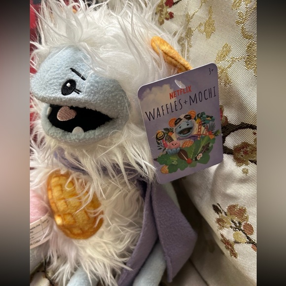 Netflix Waffles and Mochi Plush - Picture 2 of 5